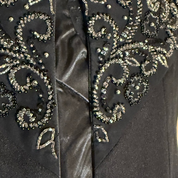 Elegant Black Embellished Evening Dress - Picture 8 of 16